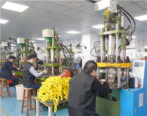 injection molding machine 